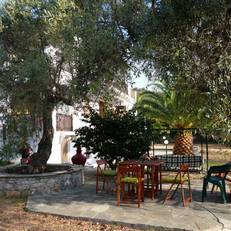 Liossis Rooms & Apartments 