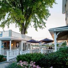 The Breakwater Inn & Spa 