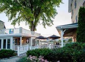 The Breakwater Inn & Spa 