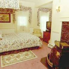 Mira Monte Inn & Suites 