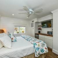 Tropical Breeze Resort 