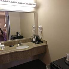 Burbank Inn and Suites 