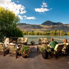 Riverland Inn & Suites 