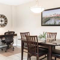 Canterra Suites Hotel 