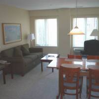 Canterra Suites Hotel 