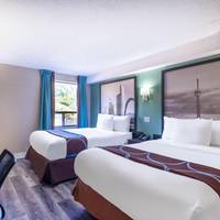 Super 8 Toronto East 