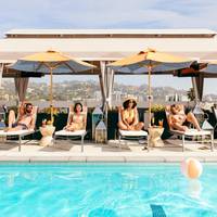 Le Parc Suites Hotel 