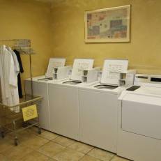 Viscount Suite Hotel 