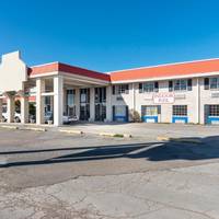 Luxury Inn & Suites 