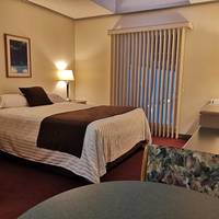 Village Green Hotel 
