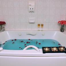 Cartier Place Hotel 