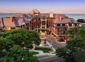 Oak Bay Beach Hotel 