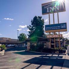 Town & Country Inn 