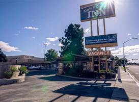 Town & Country Inn 