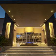 Arty Grand Hotel 