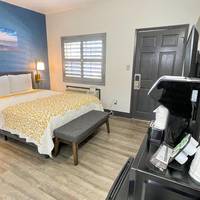 Candle Bay Inn 