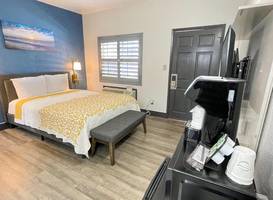 Candle Bay Inn 