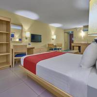 City Express Cancun 