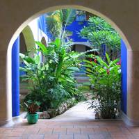 Hotel Medio Mundo 