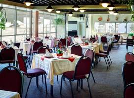 Cesar's Plaza Hotel 