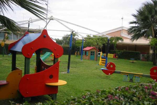 Детская площадка на территории комплекса Naxos Beach Resort