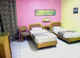 Gaddis Hotel, Suites and Apartments 