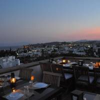 El Vino Hotel & Suites 