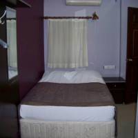 Deluxe Hotel 