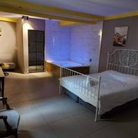 Q Hotel 