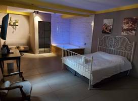 Q Hotel 