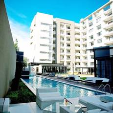 20 West Executive Apartments & Hotel 