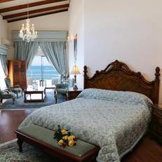 Misty Waves Boutique Hotel 