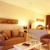 Peninsula All Suite Hotel 