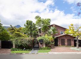 Aziza Guest House 