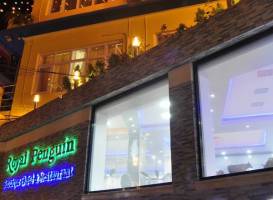Royal Penguin Boutique Hotel 