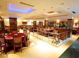 Hotel Meraden Grand 