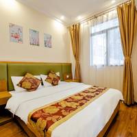 Holly's Hostel 
