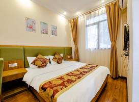 Holly's Hostel 