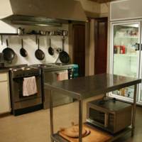 CustomHouse Hotel And Backpackers Hostel 