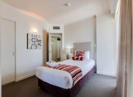 Central Cosmo Apartment Hotel