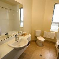 Ventura Inn & Suites Hamilton 
