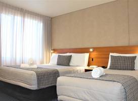 Ventura Inn & Suites Hamilton 