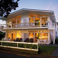 Hananui Lodge and Apartments 