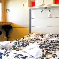 Astray Motel & Backpackers 