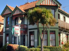 Sahara Guesthouse & Motel 