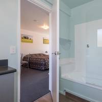 Airport Greens Motel 