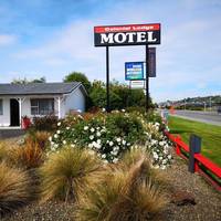 Colonial Lodge Motel 