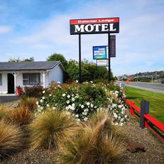 Colonial Lodge Motel 