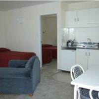 Colonial Motor Lodge 