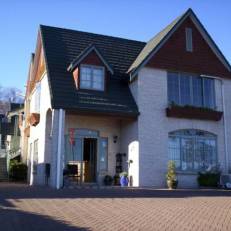Colonial Lodge Motel 